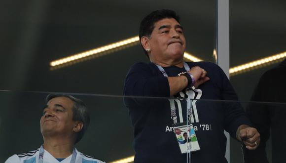 La camiseta de Gimnasia con la 10 y el nombre de Diego Maradona. (Foto: AP)