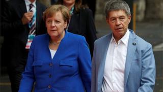 [BBC] ¿Quién es Joachim Sauer, el enigmático esposo de Angela Merkel?