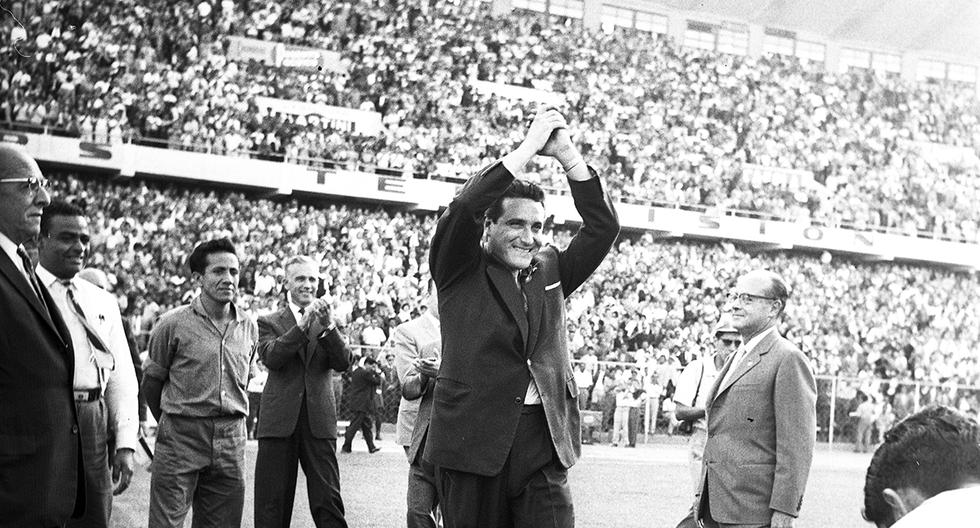 Homenaje a Adolfo Suárez, campeón mundial de billar a tres bandas. Postal de mayo de 1961. Foto: GEC Archivo Histórico