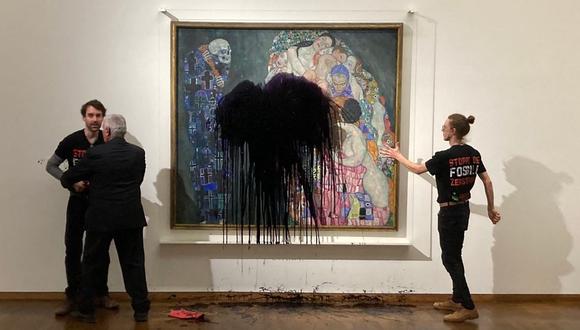 El último lienzo que ha sufrido una agresión ha sido “Muerte y Vida”, del austriaco Gustav Klimt que se expone en el Museo Leopold de Viena.