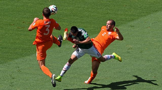 Holanda vs. México: la peligrosa jugada que pudo ser penal - 1