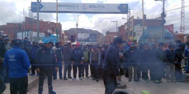 El puente internacional que une Perú y Bolivia amaneció cerrado por sexto día consecutivo debido debido a la convulsión social y política que en los últimos días atraviesa dicho país (Foto: cortesía)