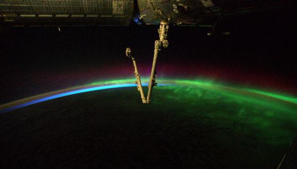 Espectacular foto de una aurora boreal tomada desde el espacio