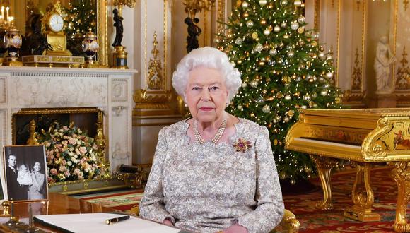 Para recibir Navidad, la reina Isabel II cambia su atuendo hasta siete veces en el transcurso del día. (Foto: John Stillwell - WPA Pool/Getty Images)