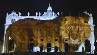 El día en fotos: El Papa, 'leones' en el Vaticano, Messi y más
