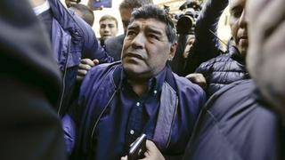 Maradona no pudo salir de Argentina por problema con pasaporte