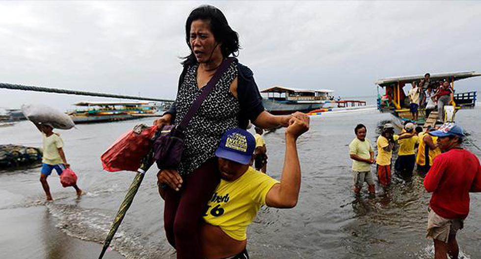 Un barco con 251 personas a bordo naufraga en la costa oriental de Filipinas. (EFE)
