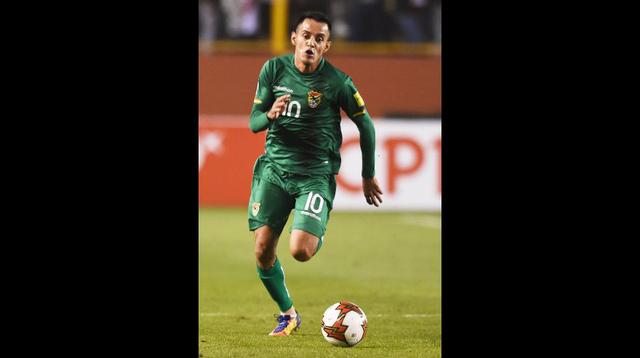 Campos buscando avanzando con el balón.  (Foto: agencias)