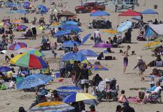 Desborde en California: miles de turistas sin mascarillas llenan las playas y se teme por un evento de “supercontagio”