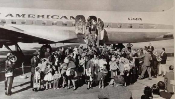 Llegada a Miami de niños procedentes de Cuba en la Operación Pedro Pan. (Foto de ABC)