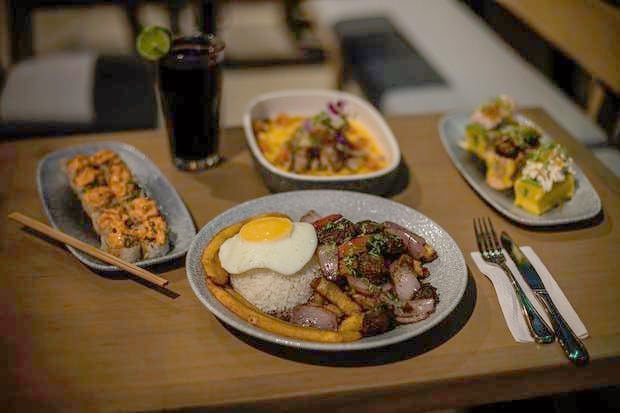 The table is served at the new Doomo Saltado location in Surco.  Find out what dishes they offer.