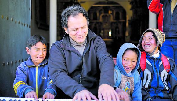 El pianista en la comunidad de Quispicanchi, en el Cusco.