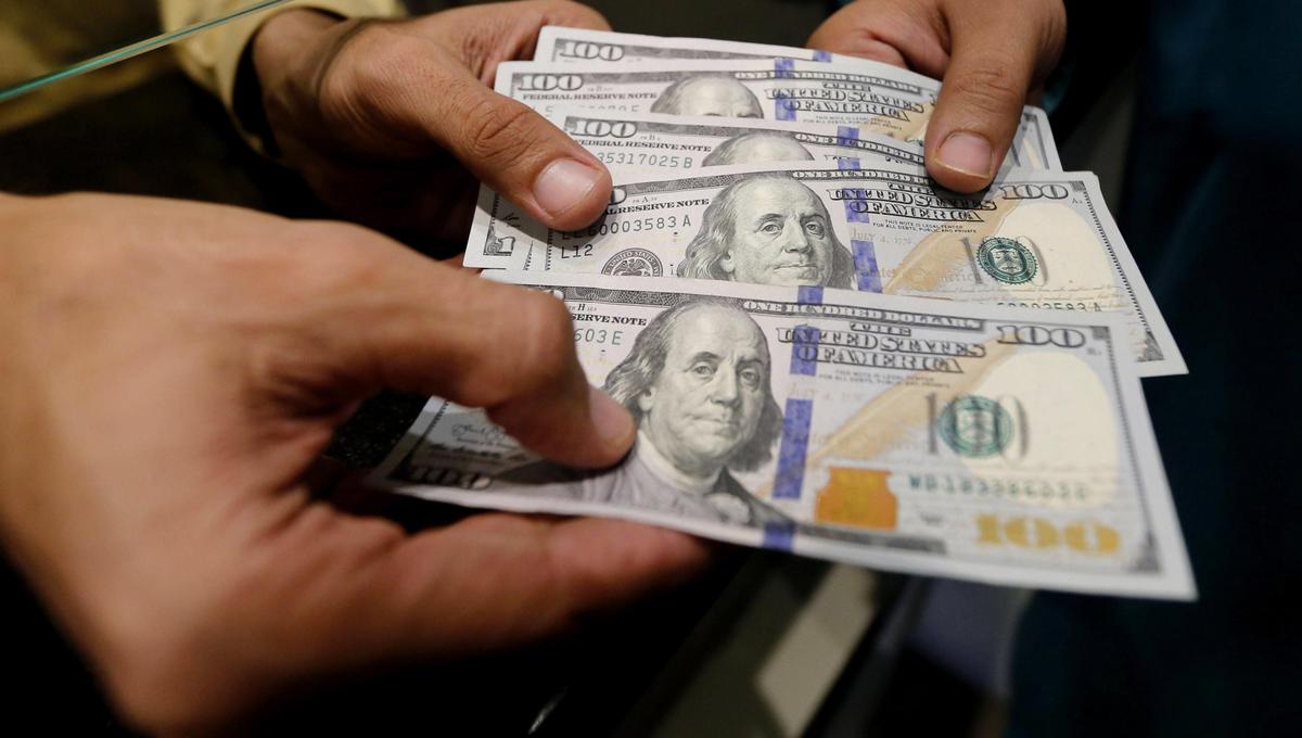 Conozca a cuánto cotiza el dólar en el mercado paralelo o casas de cambio de Lima. (Foto: EFE)