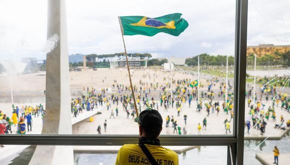 Simpatizantes del ex presidente de Brasil Jair Bolsonaron invadieron el palacio de Planalto en Brasilia. (Reuters).
