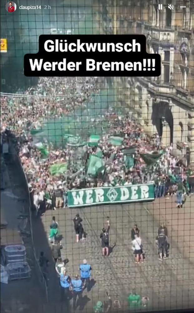 Claudio Pizarro celebra la vuelta de Werder Bremen a Bundesliga. (Foto: Captura)