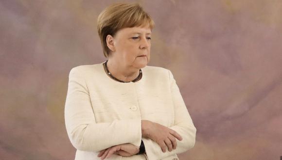 Merkel sufrió una crisis de temblores como esta, pero más impresionante, durante una ceremonia oficial el 18 de junio. (Foto: AFP)
