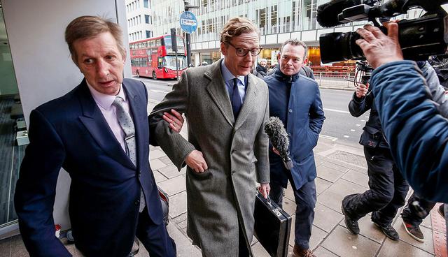 Alexander Nix, CEO of Cambridge Analytica arrives at the offices of Cambridge Analytica in central London, Britain, March 20, 2018. REUTERS/Henry Nicholls