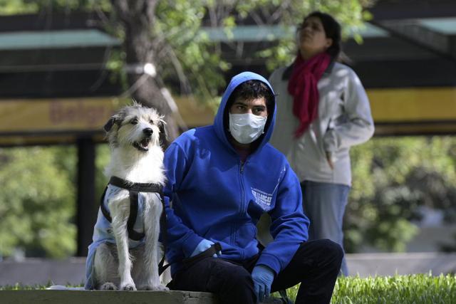 Al igual que en otros países de la región, las familias argentinas más vulnerables recibirán una ayuda económica para sortear la crisis desatada por el nuevo coronavirus en el mundo (Foto. AFP)