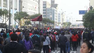 Maestros en huelga volvieron a marchar en la avenida Abancay [FOTOS]