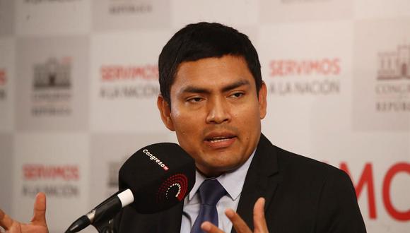 Américo Gonza, de Perú Libre, planteó que un congresista presida la comisión especial encargada de revisar el Código Penal. (Foto: GEC)