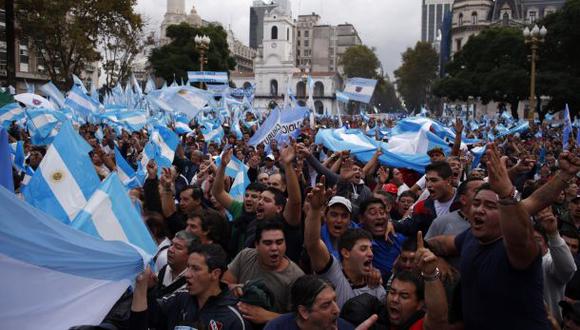 Trabajadores protestan en la calle contra Cristina Fernández