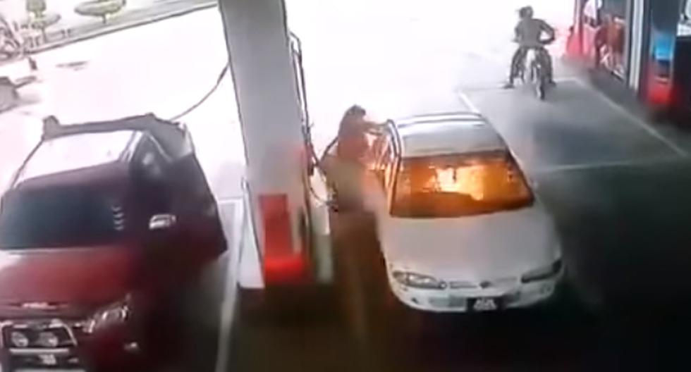 Un niño casi pierde la vida en un grifo luego de prender un encendedor al interior de un auto. El impactante video es viral en YouTube.