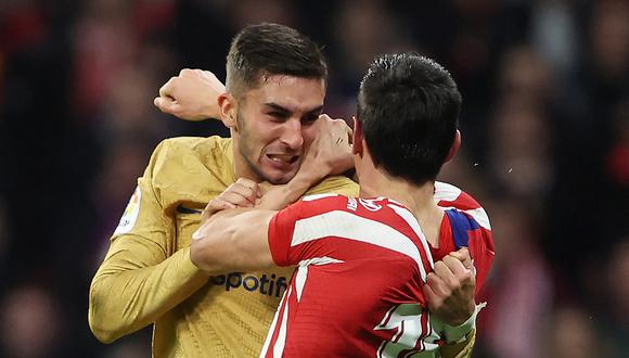 Ferrán Torres y Stefan Savic fueron expulsados en el Barcelona vs. Atlértico de Madrid. Foto: AFP