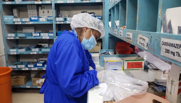 Durante su visita a la Digemid, el viceministro Joel Candia también verificó el trabajo que se realiza para garantizar que la población acceda a medicamentos de calidad, seguros y eficaces. (Foto: GEC)