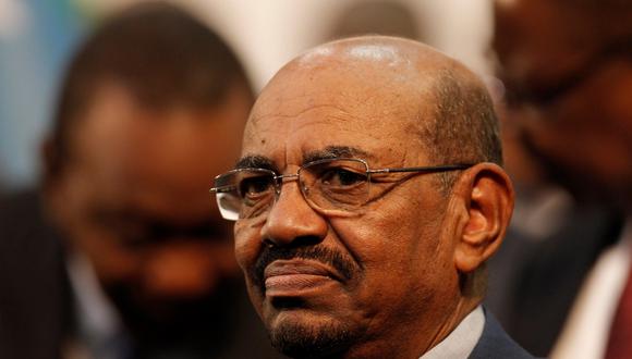 Bashir, de 75 años, estaba detenido por los militares en un lugar mantenido en secreto desde su arresto tras el golpe con el que lo destituyeron. (Foto: EFE)