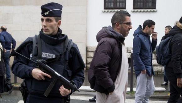 Francia prolonga estado de emergencia ante amenaza terrorista