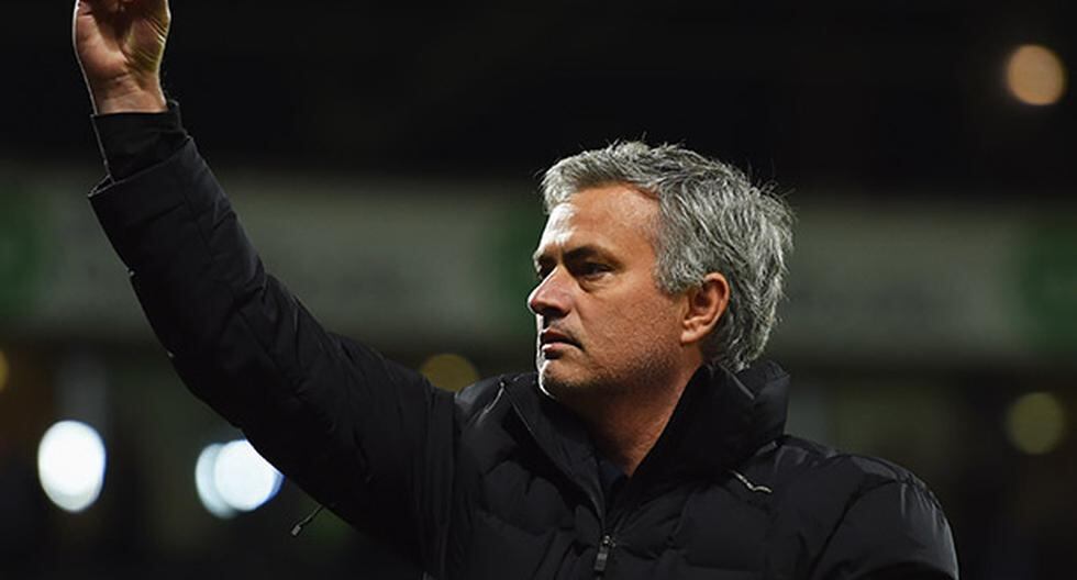 José Mourinho sigue dando que hablar en Inglaterra. (Foto: Getty Images)