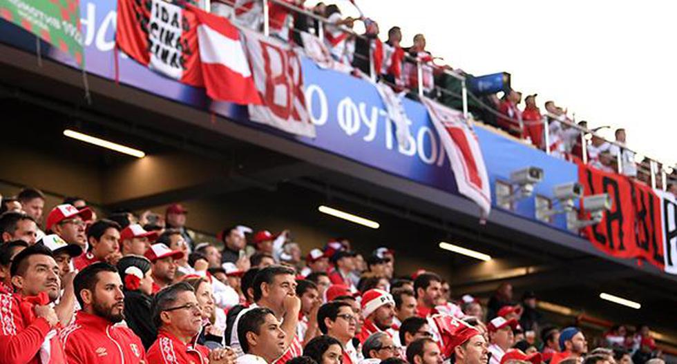 El ya tradicional \"Contigo Perú\"  retumbó en el Ekaterimburgo Arena minutos antes del partido Perú vs Francia. (Video: Facebook)