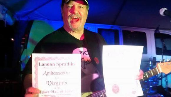 El pastor Landon Spradlin falleció tras estar 8 días en cuidados intensivos por coronavirus. (Foto: Facebook/Landon Spradlin).