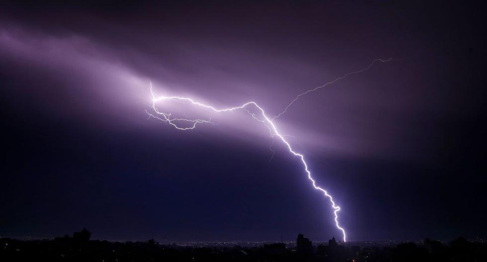 The largest lightning bolt ever recorded traveled 768 kilometers in the ...