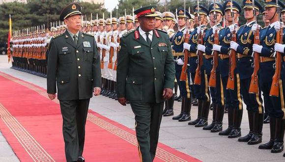 La visita del general Chiwenga a Pekín provocó especulaciones. (Foto: Ministerio de Defensa de China)