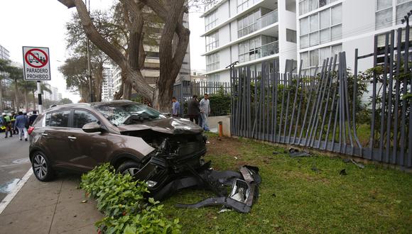 Dos personas fallecieron en accidente de tránsito ocurrido en la avenida Javier Prado. (Foto: César Grados)