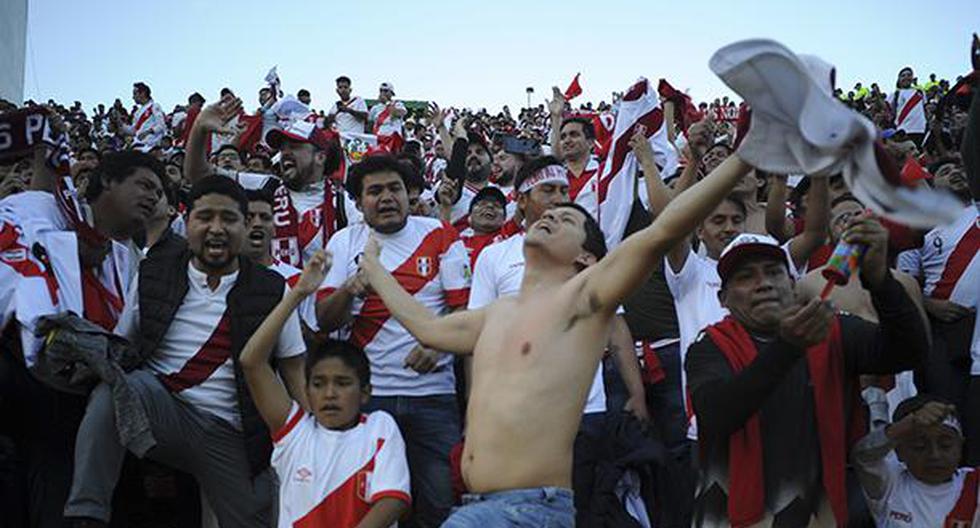 Los hinchas de la Selección Peruana se levantaron desde temprano para conseguir una entrada para el Perú vs Colombia, pero se llevaron más de una sorpresa. (Foto: Getty Images)