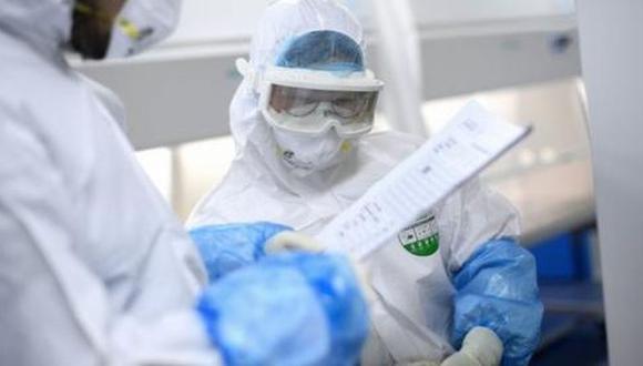 El covid-19 fue diagnosticado en 42.708 personas en China (de las que 1.018 han fallecido) y en 393 pacientes en otros veinticuatro países. (Foto: AFP)