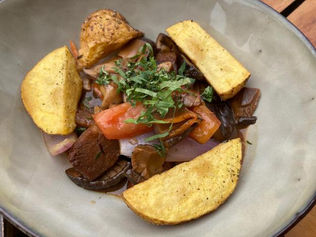 "Vegan Gastronomy" has an extensive menu of Peruvian, marine and fusion food.  (Photo: Patricia Castañeda)