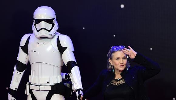 Carrie Fisher  en la premiere de "Star Wars: The Force Awakens" en diciembre de del 2015. (Foto: LEON NEAL / AFP)