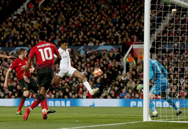 Manchester United vs. PSG: el gol de Kimpembe para el 1-0 que generó eufórico festejo de Di María. (Foto: AFP/Reuters)