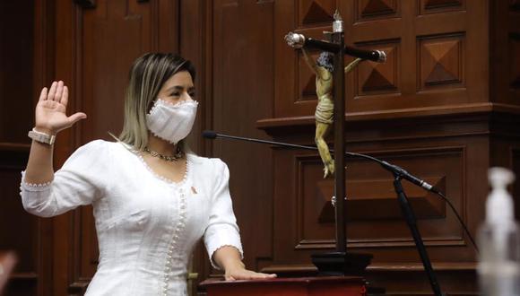 La legisladora fujimorista anunció el cese de su asesora principal Angélica Barturen Nuñez. (Foto: Facebook Tania Ramírez)