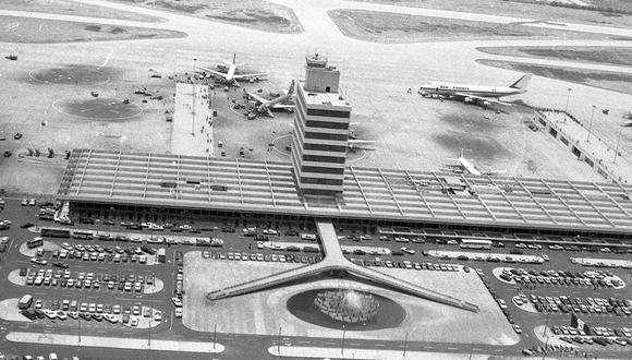 Vista aérea del Aeropuerto Internacional Jorge Chávez tomada el 28 de enero de 1974. Los vuelos internacionales se reiniciarán en el Perú este 5 de octubre tras el cierre de fronteras por el COVID-19. (Foto: Archivo Histórico El Comercio)