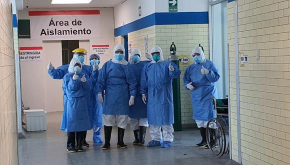 Médicos del hospital III de EsSalud de Chimbote despidieron entre aplausos a la paciente de Tambo Real. (Foto: Difusión EsSalud)