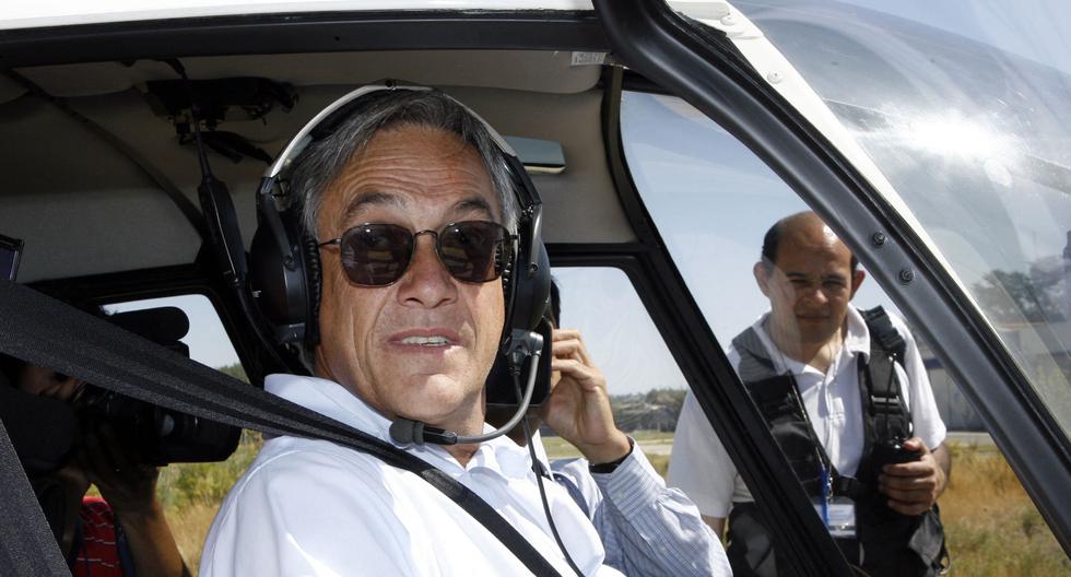 Sebastián Piñera es visto a bordo de su helicóptero después de votar en Santiago, el 15 de enero de 2006. (Foto de STRINGER / AFP).