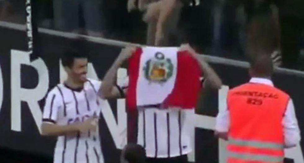 Corinthians: Paolo Guerrero celebra con bandera peruana. (Foto: Captura)