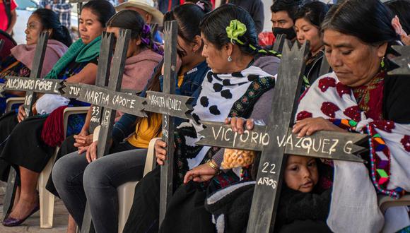 Familias y sobrevivientes de la masacre de Acteal participan en una rueda de prensa, hoy en el municipio de Chenalhó, en Chiapas (México).  (Foto: EFE / Carlos López)