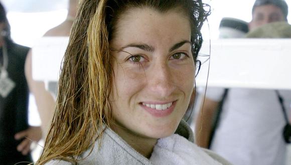 Audrey Mestre Ferreras sonríe frente a la costa de Ft. Lauderdale el 19 de mayo de 2001, luego de descender con éxito a una profundidad de 130 metros con una respiración para romper su propio récord mundial de buceo libre en la categoría "Sin límites" (Foto: Roberto Schmidt / AFP)