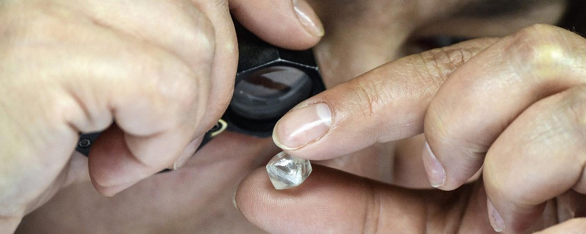 Cómo es la opulenta industria rusa de diamantes a la que Occidente apunta con sus nuevas sanciones 