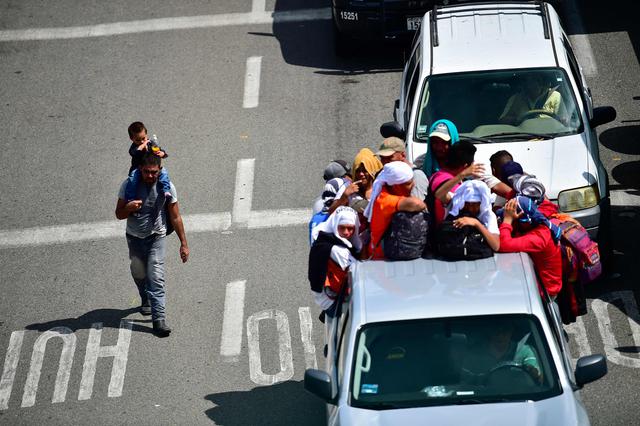 La caravana de miles de migrantes hondureños que buscan llegar a Estados Unidos avanzó hoy por el suroriental estado mexicano de Chiapas. (AFP).